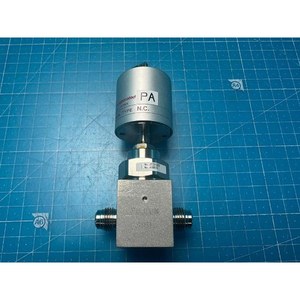 Vanne à diaphragme manuelle FUJIKIN 316L 486500, utilisée comme pièce détachée pour équipement semi-conducteur Legacy - Product Image 1