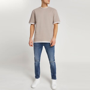 เสื้อยืดคอกลมแขนสั้นสีเบจสำหรับผู้ชาย แต่งขอบตัดกัน ทรงปกติ สวมใส่สบาย ผลิตจากผ้าฝ้ายเจอร์ซีย์ถัก 100%  ลายแบบสั่งทำพิเศษ - Product Image 1