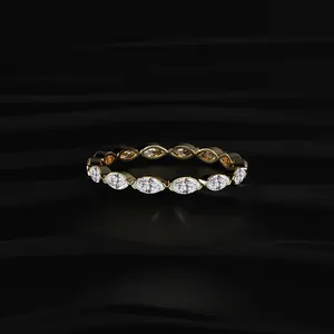 Bague Éternité Complète en Diamant Taille Marquise Royal Looks, Bande de Diamants Premium, Bague Éblouissante et Attrayante avec Certificat IGI - Product Image 1
