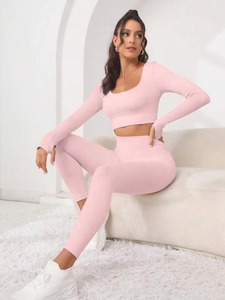 Conjunto de 2 piezas de top deportivo acanalado sin costuras para mujer y leggings de yoga de secado rápido, ideal para gimnasio, venta al por mayor, agradable al tacto, color liso. - Product Image 4