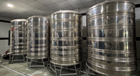 Système de purification d'eau par osmose inverse Aim Technologies 20000L/h avec pompe et réservoirs en acier inoxydable