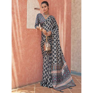 Saree traditionnel en crêpe noir éblouissant avec chemisier Ensemble imprimé numérique pour femme - Product Image 1