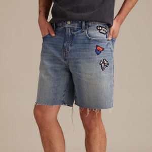 Pantalones Cortos de Mezclilla para Hombre, Lavado a la Piedra, Pierna Recta, Cintura Media, Estilo Casual de Verano, con Borde sin Rematar y Bolsillos Bordados - Product Image 1