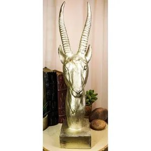 Sculpture en métal de tête d'antilope gazelle dorée avec longues cornes sur piédestal pour salon, bureau et décoration safari - Product Image 2