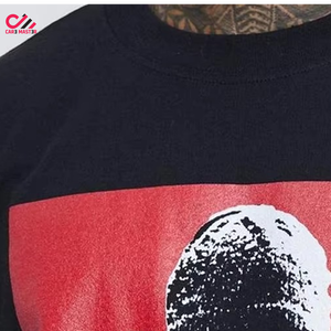 T-shirt noir surdimensionné pour homme avec impression photo rouge, style streetwear, col rond, manches courtes, 100% coton, logo imprimé CARE MASTER - Product Image 4