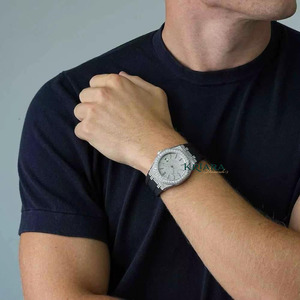 Reloj de pulsera inspirado en un diamante de moissanita más vendido con correa de goma, ideal para fiestas y eventos, disponible para la venta. - Product Image 3