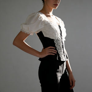 Oferta especial en Temu: Blusa corsé de encaje con patchwork a la moda para mujer, cuello corazón, manga abullonada, cintura ajustada, top informal y de fiesta. - Product Image 3