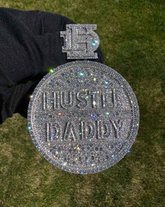 Pendentif Hip Hop de Luxe en Moissanite Durable Très Demandé avec Sertissage en Canal et Placage Rhodium Noir pour une Brillance Durable - Product Image 1