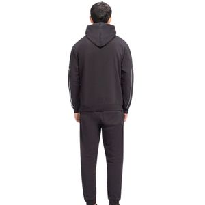 Sweat à capuche pour homme coupe droite en molleton noir avec passepoil coupé-cousu et imprimé sur la poitrine, style décontracté OEM ODM - Product Image 2