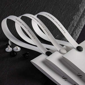 Étiquettes suspendues en papier personnalisées en gros pour vêtements, étiquettes de marque de vêtements avec logo personnalisé, étiquettes de prix pour vêtements haut de gamme - Product Image 6