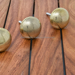 Bouton de tiroir élégant en métal Gravure florale Poignée de porte de meuble de haute qualité pour commode Exportation en gros - Product Image 4