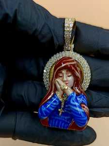 Colgante Religioso Católico de la Virgen María en Plata de Ley con Baño de Oro de 18K y Moissanita con Engaste de Garra, Amuleto Unisex Estilo Hiphop para Ceremonias - Product Image 5