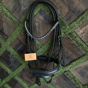 Brida de Doma de Cuero Negro de Lujo con Patente de Serpiente Azul Grabada, Diadema de Cristal Azul, Acolchado Ultra Suave, Equipo Ecuestre - Product Image 4