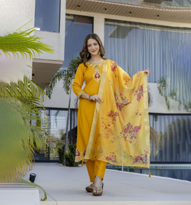 Robe Salwar Kameez indienne pakistanaise Punjabi la plus vendue, tenue ethnique Bollywood pour femmes, prix de gros pour adultes - Product Image 1