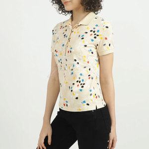 Polo classique avec col côtelé et texture lisse pour un style décontracté et élégant. Polo élégant. - Product Image 3