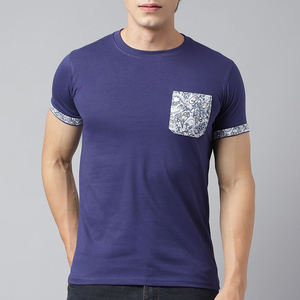 Camiseta de Algodón para Hombre, Corte Ajustado, Color Azul Marino, Cuello Redondo, Manga Corta, con Bolsillo con Diseño, Estilo Casual, Tejido de Punto, Personalizable - Product Image 3