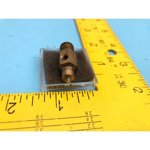 Lote de 8 Válvulas de Aguja CLIPPARD MNV-1P, 176578 - Equipo y Piezas de Semiconductores de Confianza de Tradicción Global - Product Image 4