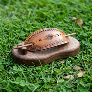 Barrette à cheveux artisanale en cuir avec sculpture florale, accessoire pour cheveux en bois, style rustique, pince à cheveux pour femme - Product Image 6