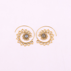 Pendientes de Aro Geométricos de Latón Plateado Hechos a Mano, Chapados en Oro, Regalo Moderno, Tamaño 50x53MM - Product Image 1