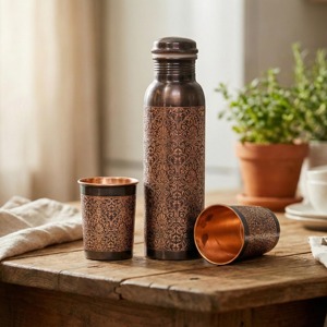 Bouteille d'eau en cuivre au design tendance et élégant, finition lisse, article en gros - Product Image 1