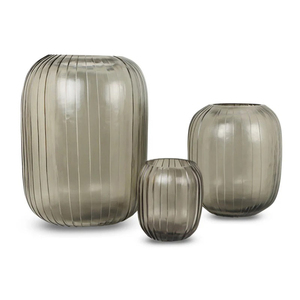 Magnifique vase en verre taillé à la main Dorado, accent décoratif de luxe pour les maisons, hôtels et bureaux contemporains - Product Image 6