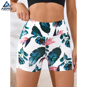 Shorts de sport pour femmes fabriqués au Pakistan, impression par sublimation, taille élastique de haute qualité, vêtements de yoga et de fitness. - Product Image 1