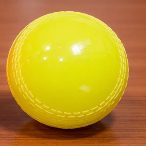 ลูกคริกเก็ตมืออาชีพ ลูกฝึกซ้อม PVC เด้งสูง ทนทาน - Product Image 1