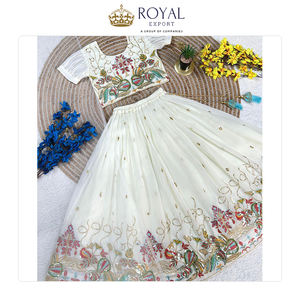 Lehenga Choli de Diseño Ligero y de Alta Calidad para Bodas, con Bordado de Lentejuelas en Faux Georgette, para Niñas - Product Image 2
