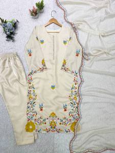 ESTA TEMPORADA DE BODAS, LLEVA NUESTRO HERMOSO TOP BORDADO CON LENTEJUELAS, SARARA CON DUPATTA - Product Image 5