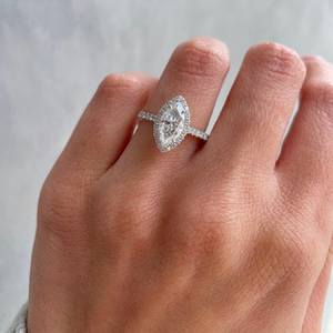 Anillo de compromiso clásico con halo de diamantes de corte marquesa de moissanita para mujer, plata fina 925, estilo vintage, regalo de propuesta para amantes - Product Image 4