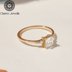 แหวนหมั้น Charm_Jewells ชุบทอง 22k เงินแท้ ประดับเพชรโมอิสซาไนต์ทรงคุชชั่น ตัวเรือนแบบหนามเตย รับรองโดย IGI น้ำหนัก 3 กรัม ดีไซน์คลาสสิกสำหรับทุกเพศ - Product Image 4