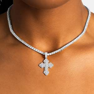 Collier pendentif croix en moissanite ronde de luxe, argent 925 plaqué rhodium, chaîne en boîte, bijoux chrétiens unisexes - Product Image 2