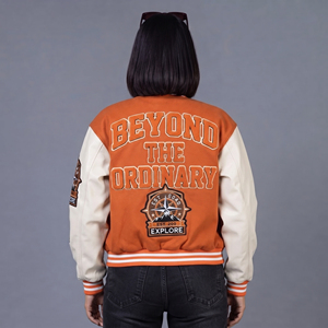 Veste universitaire pour femme de haute qualité, vente en gros du fabricant, avec manches en cuir et patchs, style baseball - Product Image 2
