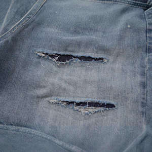 กางเกงขาสั้นผู้ชายผ้าฝ้ายคุณภาพสูง 100% สีฟ้าอ่อน ทรงหลวมแบบ Distressed  ขอบดิบ  ผ้ายีนส์ฟอกกรด - Product Image 4