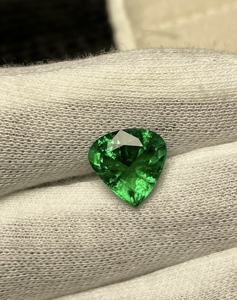 Esmeralda Natural de Zambia en Forma de Corazón, Corte Ovalado Verde Intenso, Gema Suelta para Joyería - Product Image 1