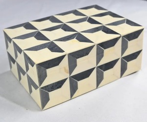 Caja de Almacenamiento de Resina Ecológica con Incrustaciones Sofisticadas de Resina Ósea, Diseño Artesanal con Tema de Amor, Patrón de Joyería para el Hogar - Product Image 3