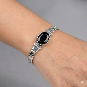 Bracelet à maillons bohèmes fait main en argent plaqué 925 Samrat Jewels pour femme, avec spinelle noire ovale ajustable sertie en clos - Product Image 3