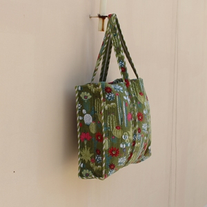 Sac fourre-tout en velours de coton vert fait main, imprimé floral cactus, avec longue anse et fermeture éclair, réutilisable pour les courses, les voyages et l'usage quotidien - Product Image 4