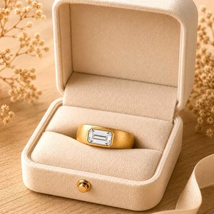 Bague Chevalière Unisexe en Gros, Bague de Mariage et de Fiançailles Sertie de Pierres, Certifiée IGI Couleur DEF Pureté VVS-VVS Or Massif 10K 14K 18K - Product Image 1