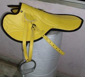 Selles de course de chevaux en cuir et synthétique disponibles - Product Image 3