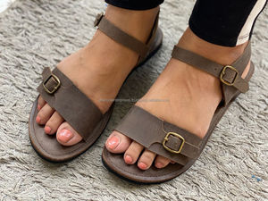 Western hecho a mano de cuero genuino Vintage Tie Up con cierre de hebilla Tobillo Sandalias planas Sandalias de Punta abierta para mujer al por mayor - Product Image 2