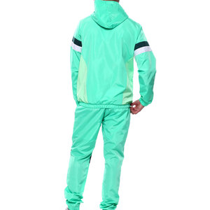 เสื้อแจ็คเก็ตกันลมแบบมีฮู้ดสำหรับผู้ชาย ขายส่งแบบ OEM ชุดวอร์มกันน้ำ ระบายอากาศได้ดี - Product Image 3