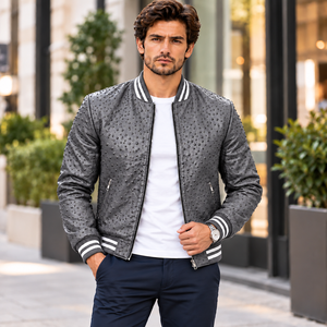 Chaqueta Bomber de Cuero para Hombre, Gris con Estampado de Piel de Avestruz, Cuello Universitario y Cierre de Cremallera para un Estilo Urbano Elegante - Product Image 3