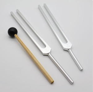 Diapasón sin peso de 111 Hz – Mango extendido de 9 cm para trabajos con sonido y vibración - Product Image 4