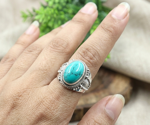 Bague de fiançailles ovale en argent sterling 925 avec turquoise naturelle Holo, faite à la main, style vintage bohème, artisanale, pierre précieuse, or jaune - Product Image 5