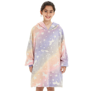 Sudadera con Capucha y Manta Personalizada con Diseño Sublimado, Material 100% Poliéster que Brilla en la Oscuridad - Product Image 3