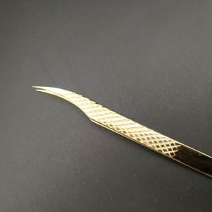 Pinzas para Cejas Portátiles Personalizadas de Marca Modelo 234 Hechas en Pakistán para el Cuidado de la Belleza en Movimiento - Product Image 1