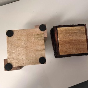 Ensemble de dessous-de-verre en bois de style luxueux avec motif écorce, résistants à la chaleur, antidérapants, carrés, au meilleur prix - Product Image 1