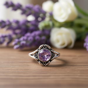Bague en améthyste et moissanite de 3,3 grammes, produit élégant et stylé - Product Image 3