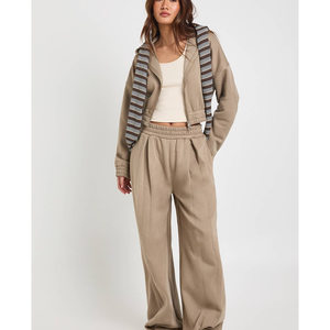 Ensemble 2 pièces de survêtement et de jogging 2026 : Hoodie court ajusté en polyester respirant et léger avec fermeture éclair pour le fitness et les activités sportives - Product Image 1